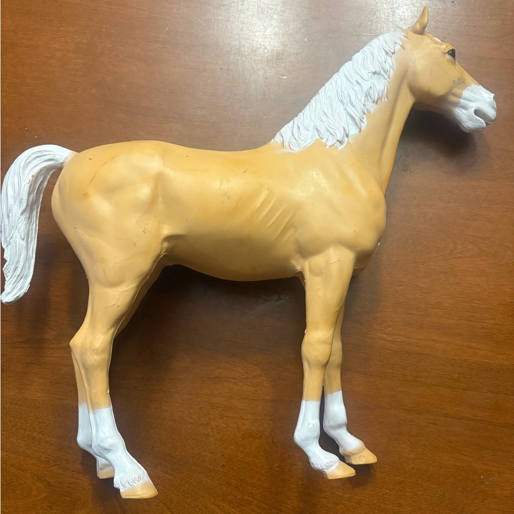 Majestic Tan and White Horse Action Figure